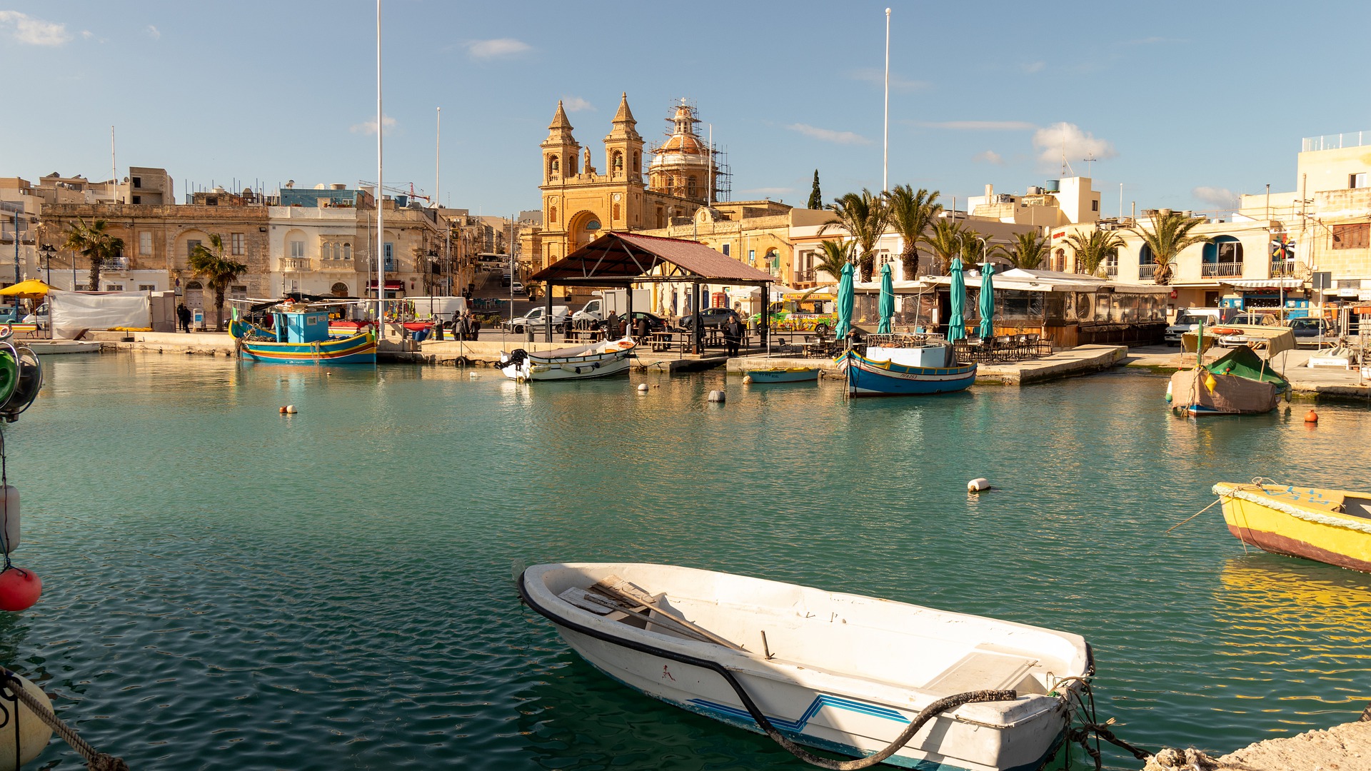 Marsaxlokk порт. Марсакслокк биркиркара. Marsaxlokk порт. Рыбацкий рынок на мальте. Марсакслокк биркиркара.